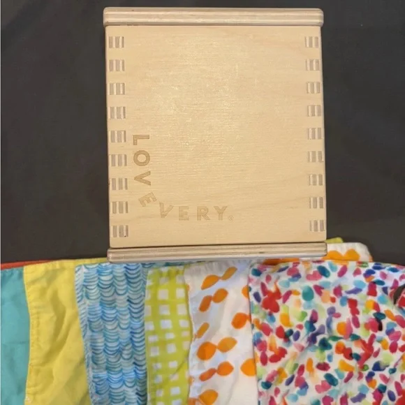 LOVEVERY Montessori Magic Tissue Box COMPLETE 7 Tissues Cloths Senser - Picture 4 of 5